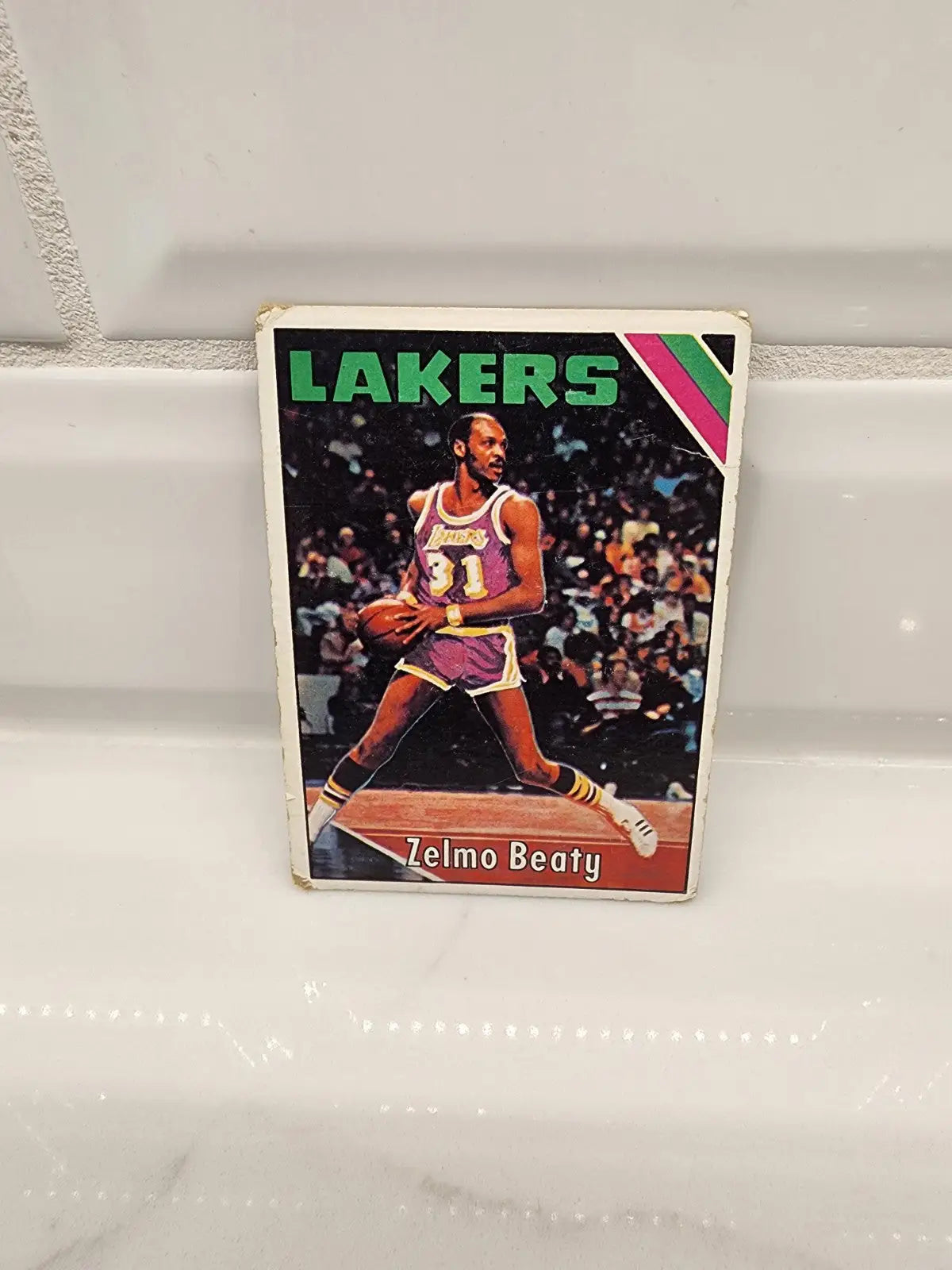Zelmo Beaty trading card from the 1975-76 Topps series featuring Los Angeles Lakers
