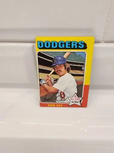 1975 Topps trading card featuring Ron Cey, a must-have for sports trading enthusiasts