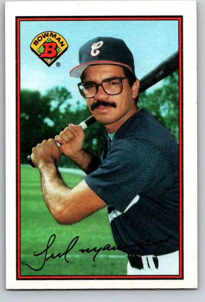 Baseball card of Fred Manrique in a batting stance for the Chicago White Sox