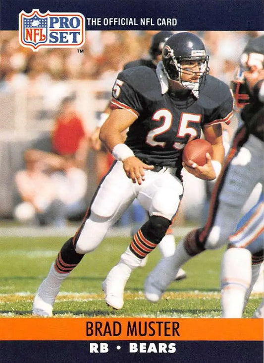 Brad Muster in navy jersey carrying football on 1990 Pro Set Chicago Bears Card