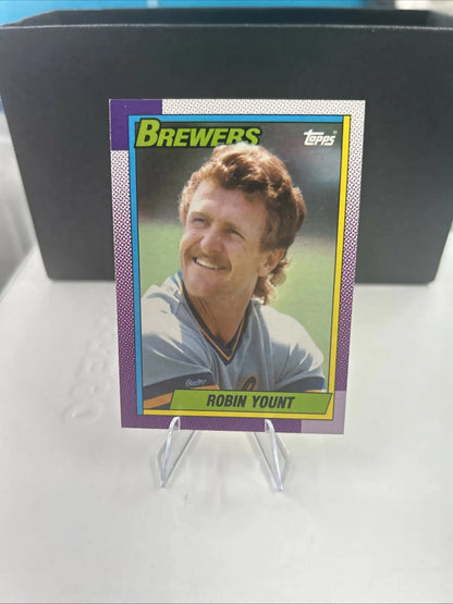 1990 Topps Robin Yount Milwaukee Brewers HOF baseball card featuring Robin Yount