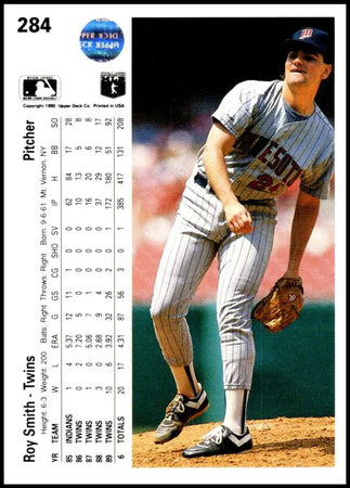 Roy Smith pitching for the Minnesota Twins on a 1990 Upper Deck baseball card