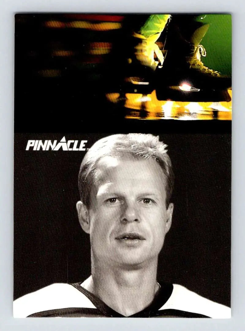 1991-92 Pinnacle Mark Howe hockey card in black and white uniform for Philadelphia Flyers