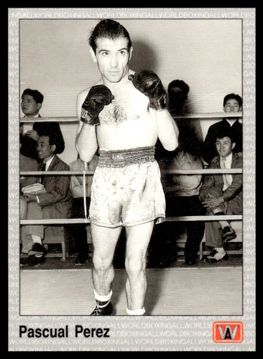 Black and white photo of Pascual Perez in boxing stance for NM-MT boxing card