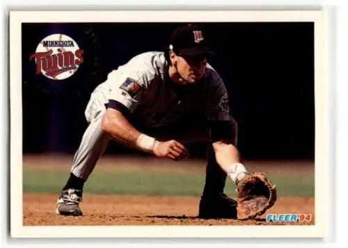 1994 Fleer Update U62 Scott Leius Minnesota Twins baseball card showcasing player fielding