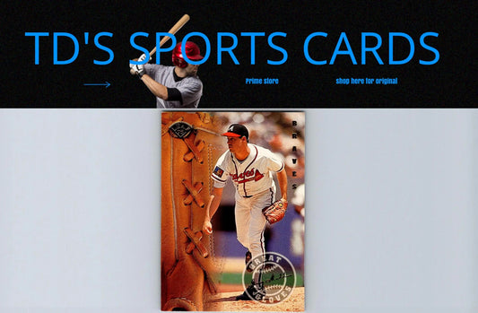 Baseball card of Greg Maddux in Braves uniform from 1995 Leaf Great Gloves series