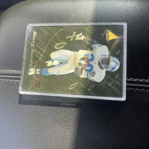 Barry Sanders 1995 Pinnacle X’s And O’s card featuring NFL Detroit Lions artwork