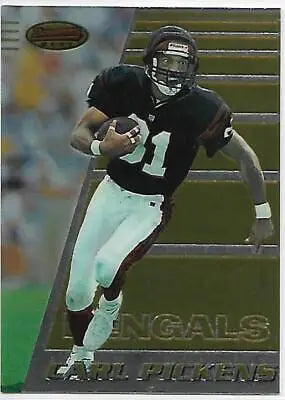 Football player running with ball on 1996 Bowman’s Best Carl Pickens NM original gloss card