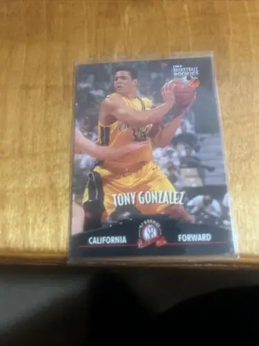 1997 Score Board Basketball Rookie Tony Gonzalez #27 California Bears card display
