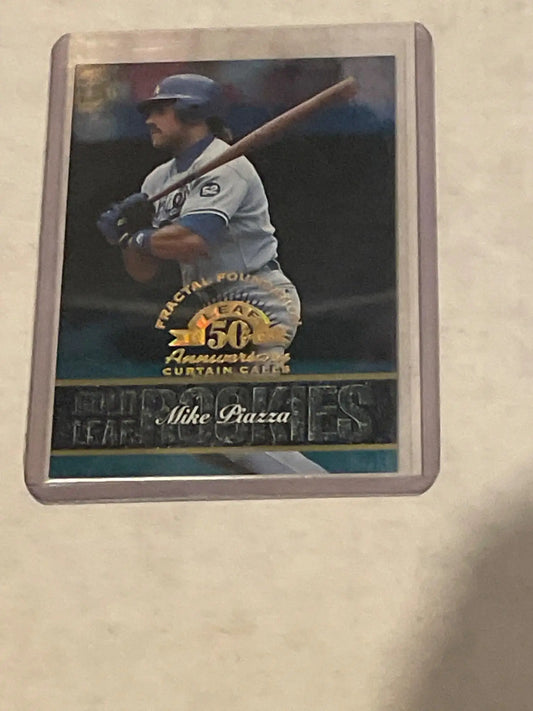 Baseball card of Mike Piazza batting from the 1998 Leaf Fractal Foundations series