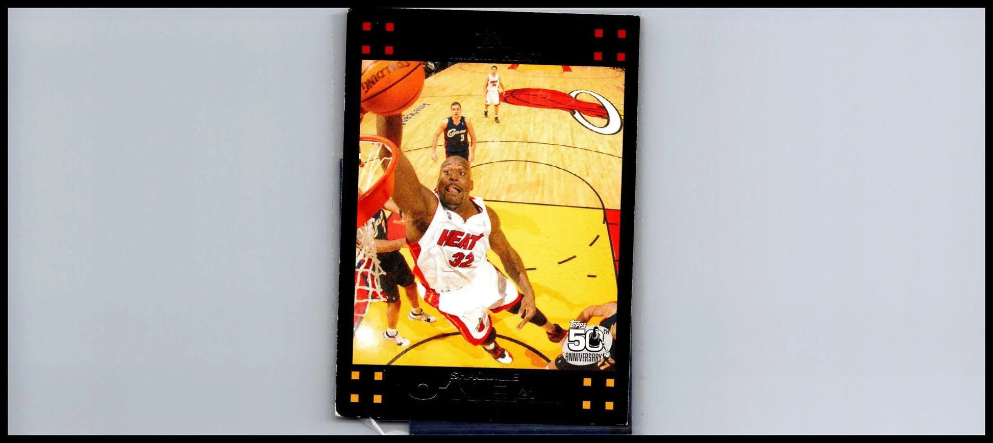 2007-08 Topps #32 Shaquille O’Neal Gold trading card limited to 2007 copies