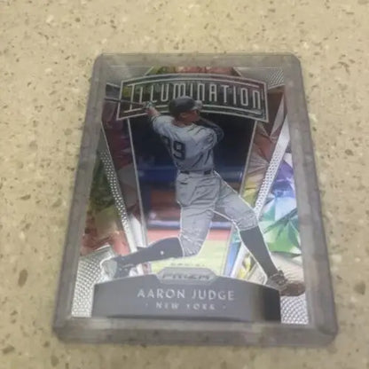 Aaron Judge Illumination trading card from 2019 PRIZM New York Yankees
