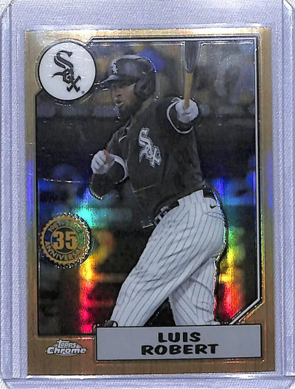 Chrome Refractor baseball card featuring Luis Robert of the Chicago White Sox in batting stance