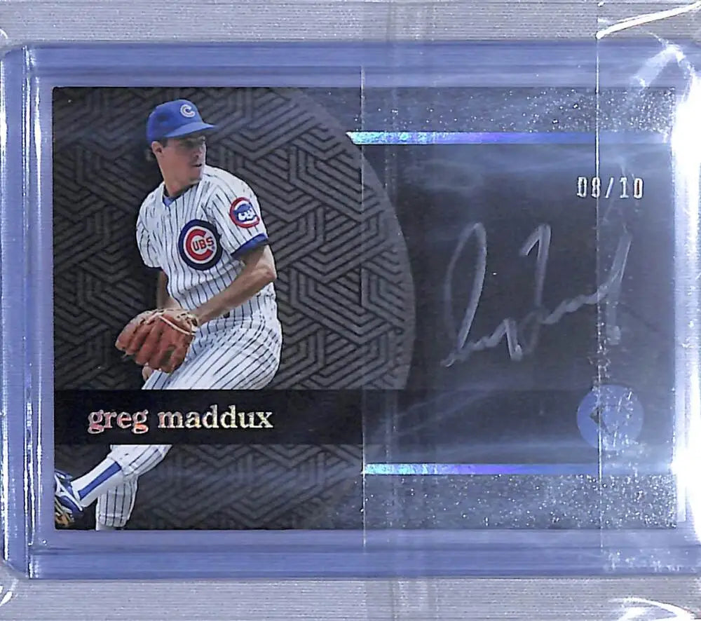 Autographed Greg Maddux baseball card from Topps Diamond Icons, Chicago Cubs collectible
