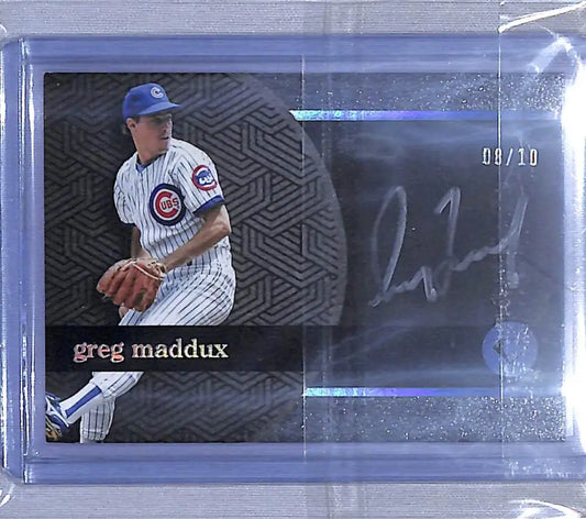 Autographed Greg Maddux baseball card from Topps Diamond Icons, Chicago Cubs collectible