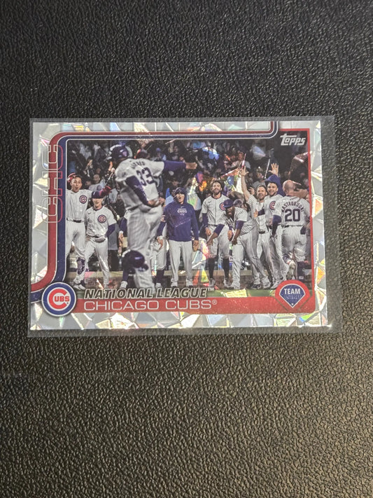 Chicago Cubs Diamante baseball card with holographic foil from 2025 Topps #60
