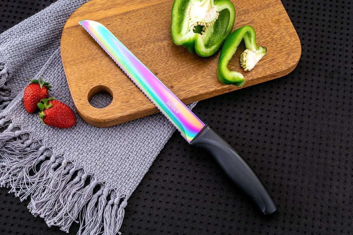 Kitchen Knife Set -bread knife on cutting board