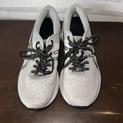 White and grey athletic running shoes with black laces for women in size 9.5