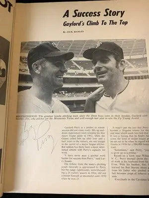 AUTO 1971 San Francisco Giants Yearbook Mays McCovey Marichal 24 Signatures JSA