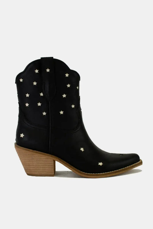 Beast Fashion Faux Leather Star-Shaped Cutouts Point Toe Boots - Black / 6