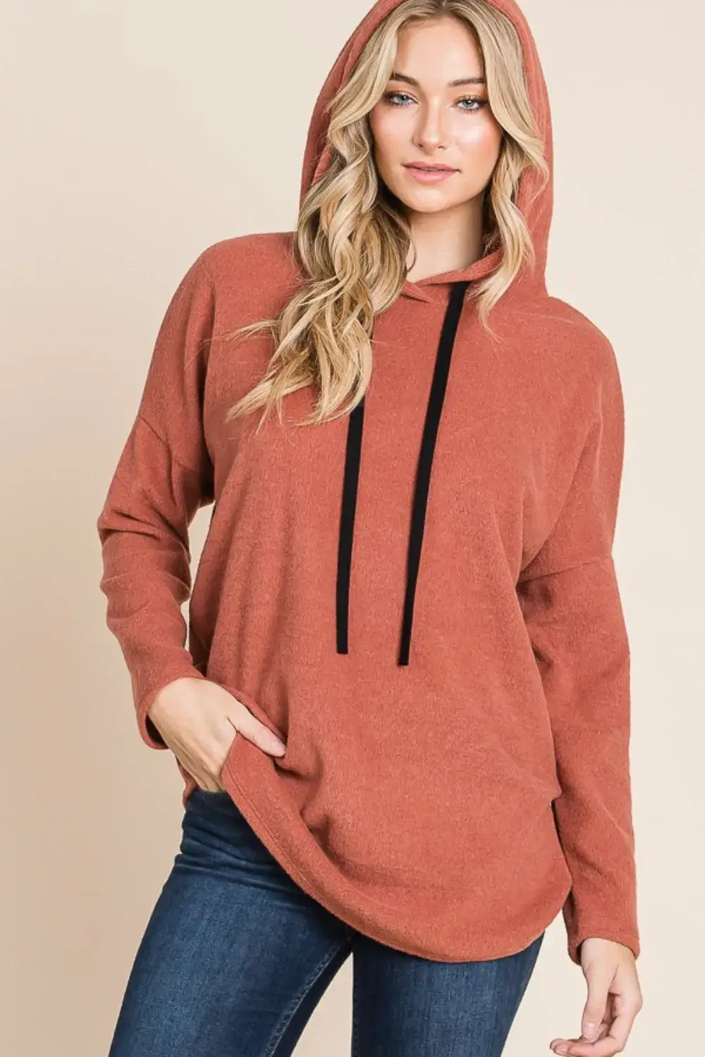 Terracotta knit hoodie with drawstrings and pockets, relaxed-fit knit hoodie style