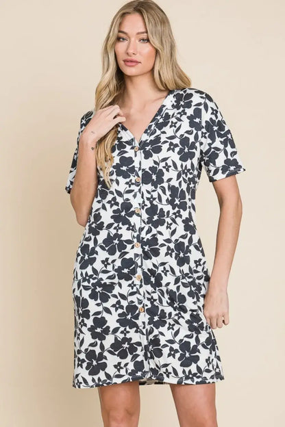 Black and white floral print mini dress with short sleeves, Bombom Floral Button design