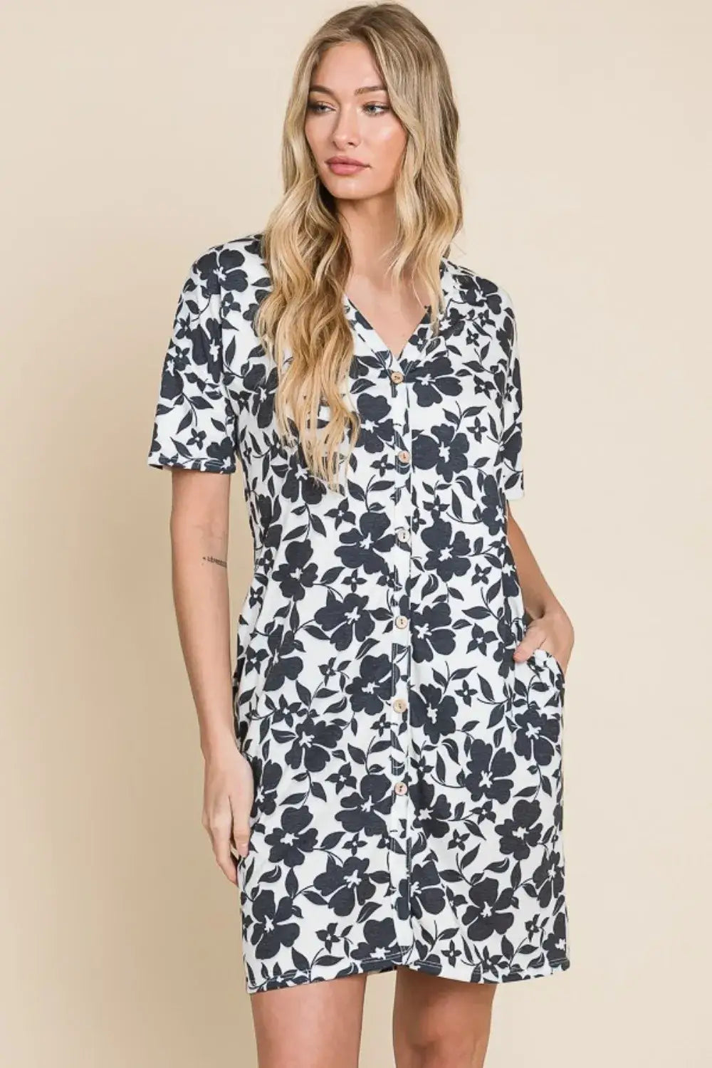 Black and white floral print mini dress with pockets and short sleeves, BOMBOM Floral Button Down