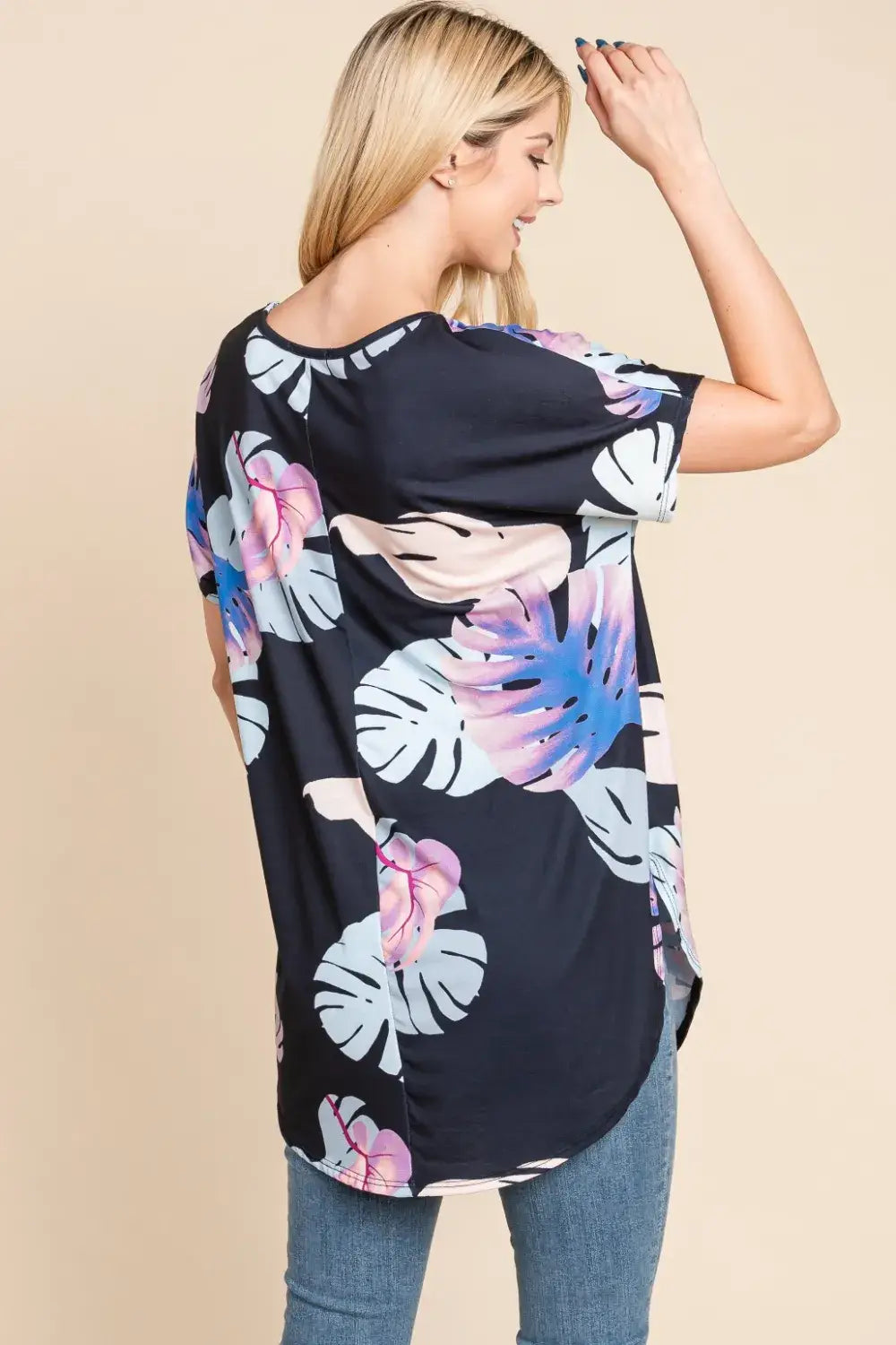 Navy blue tropical print round neck short sleeve blouse with high-low hem for BOMBOM T-Shirt