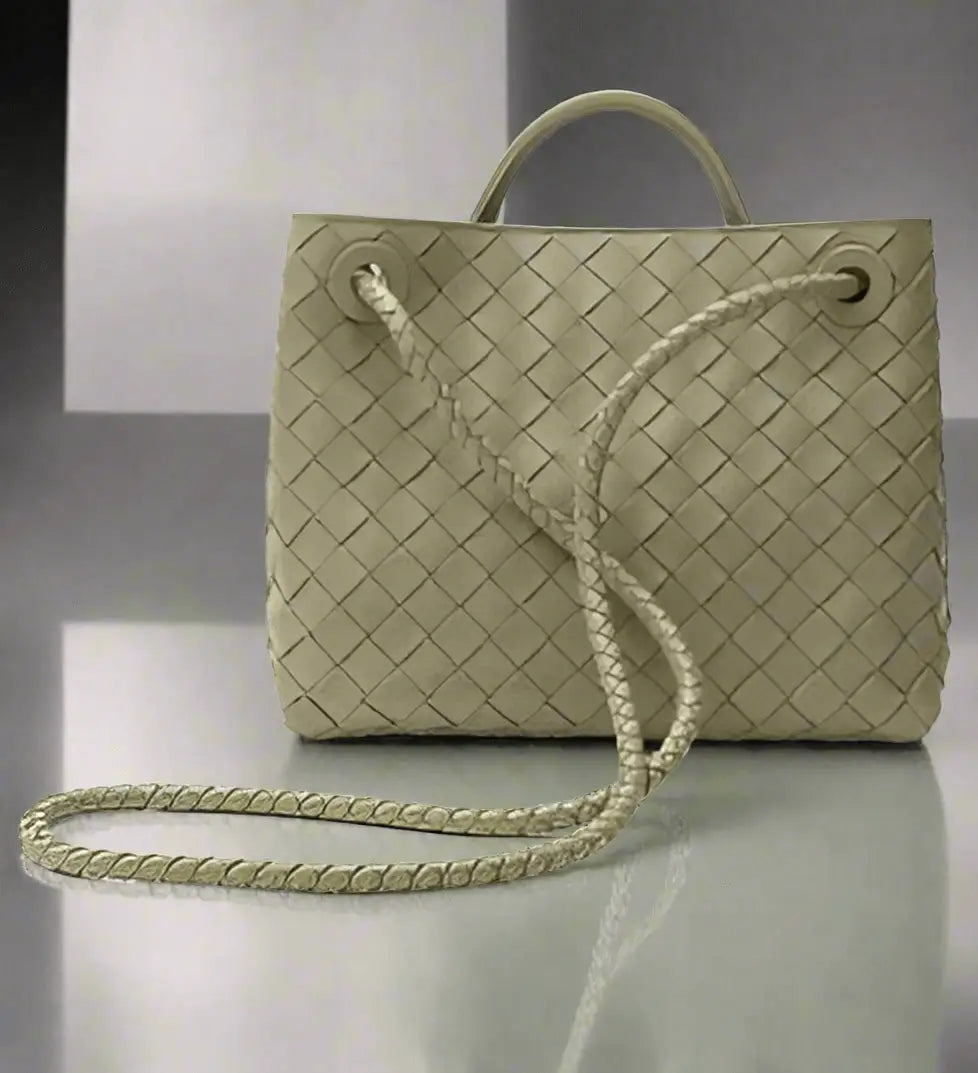 Bottega Veneta GREEN LEATHER HANDBAG - Handbags