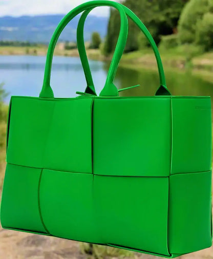 BOTTEGA VENETA GREEN LEATHER HANDBAG - Handbags