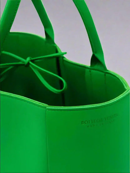 BOTTEGA VENETA GREEN LEATHER HANDBAG - Handbags