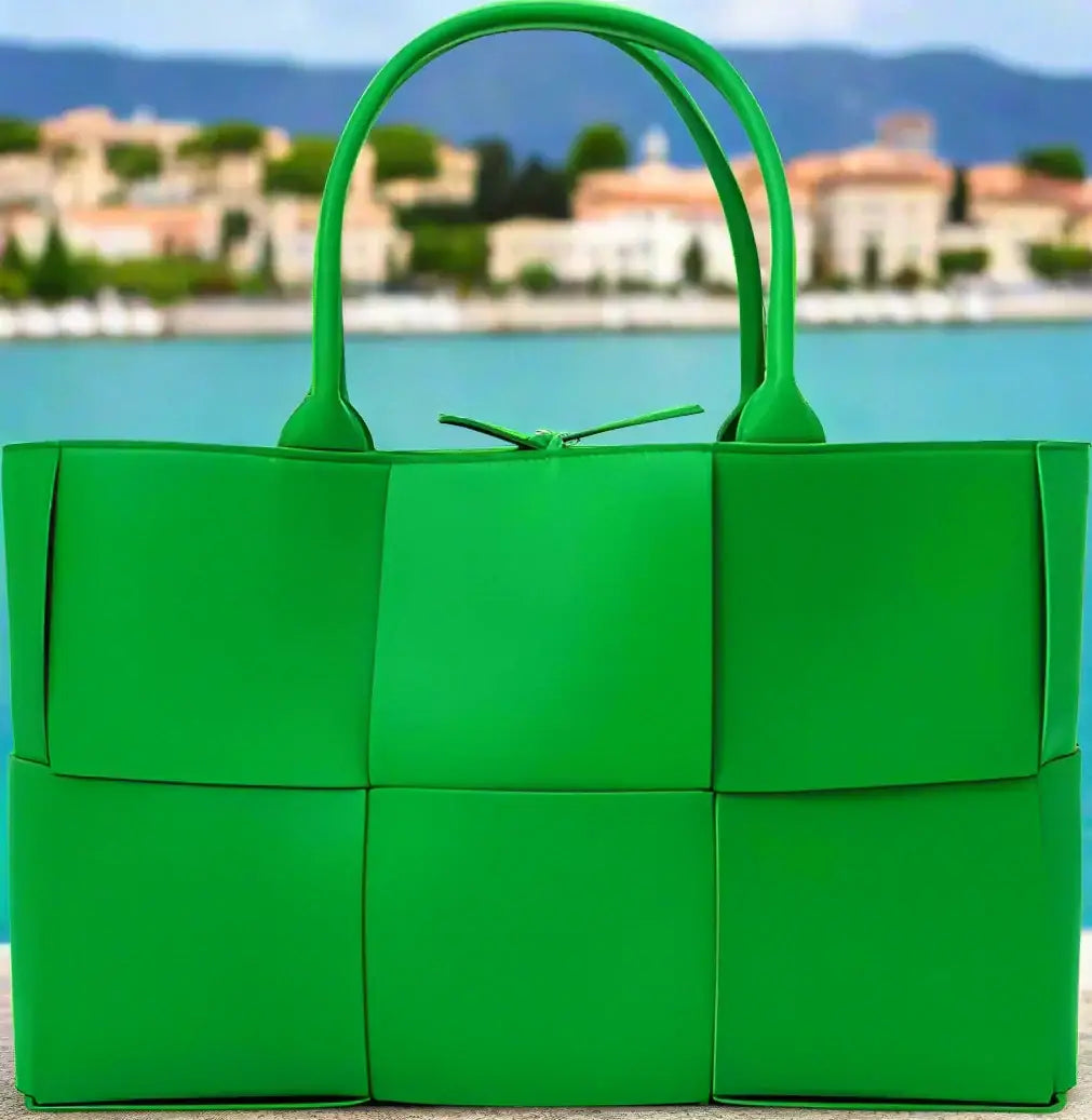 BOTTEGA VENETA GREEN LEATHER HANDBAG - Handbags