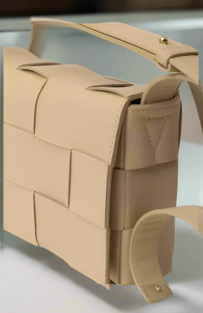 Bottega Veneta women’s BEIGE LEATHER HANDBAG - Handbags