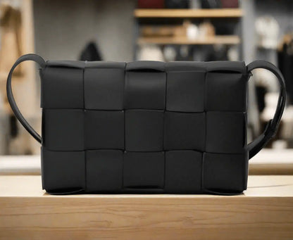 BOTTEGA VENETA women’s BLACK LEATHER HANDBAG ITALY - Handbags