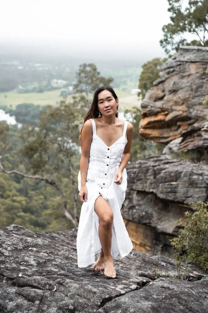 Daria Linen Dress White woman in a stylish linen dress perfect for business days