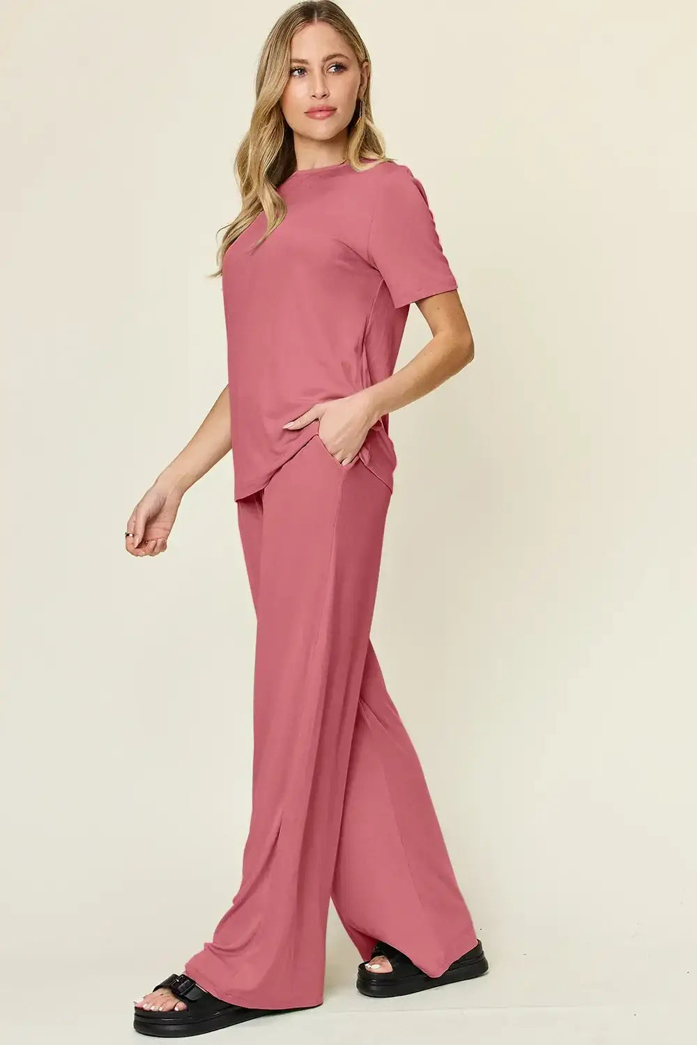 Rose pink wide leg pants set with round neck short sleeve T-shirt and black sandals