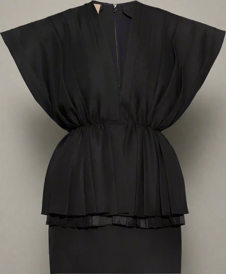 GUCCI Black Pleated Dress with Slip Pockets – Luxury Style