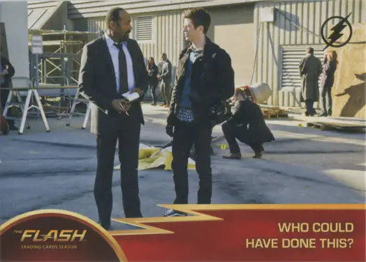 Trading card with two men at a crime scene from Flash Season 1 Gold Logo Parallel Chase