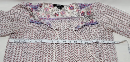 White bohemian long sleeve floral blouse with leaf pattern and floral neckline measurement