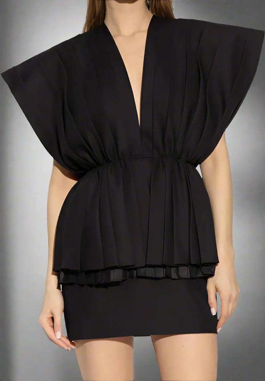 GUCCI Black Pleated Dress with Slip Pockets – Luxury Style