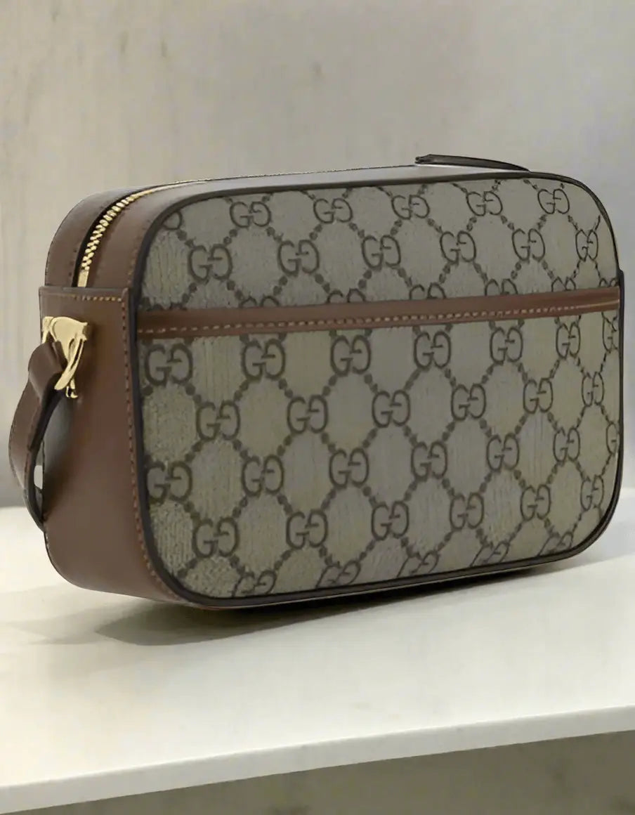 Gucci Horsebit 1955 shoulder bag in beige and brown with gold zipper detail