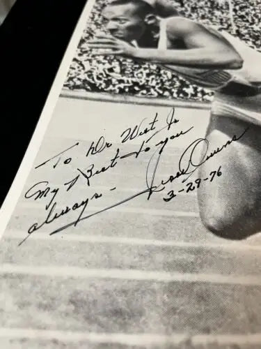 Signed Jesse Owens photograph with PSA DNA authentication for collectors and trading cards