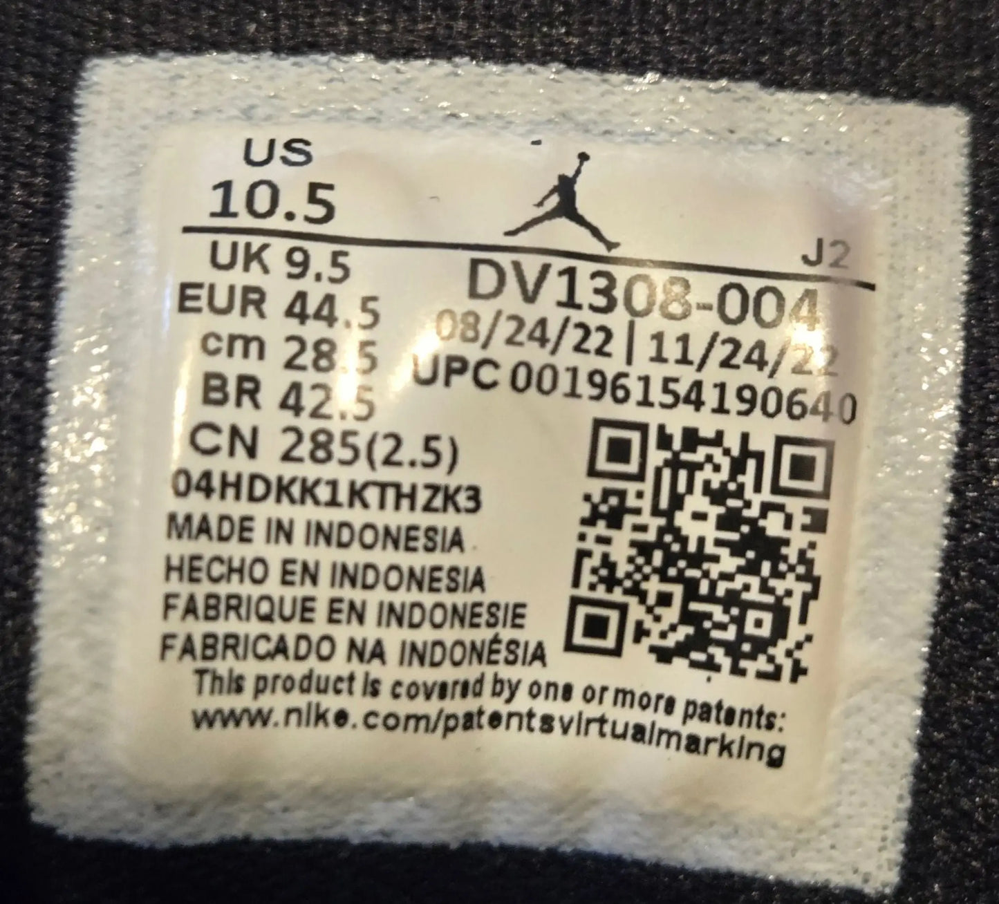 Shoe size tag with product details and QR code for Jordan Shoes Mens Black Patent High Top Air Jordan 1