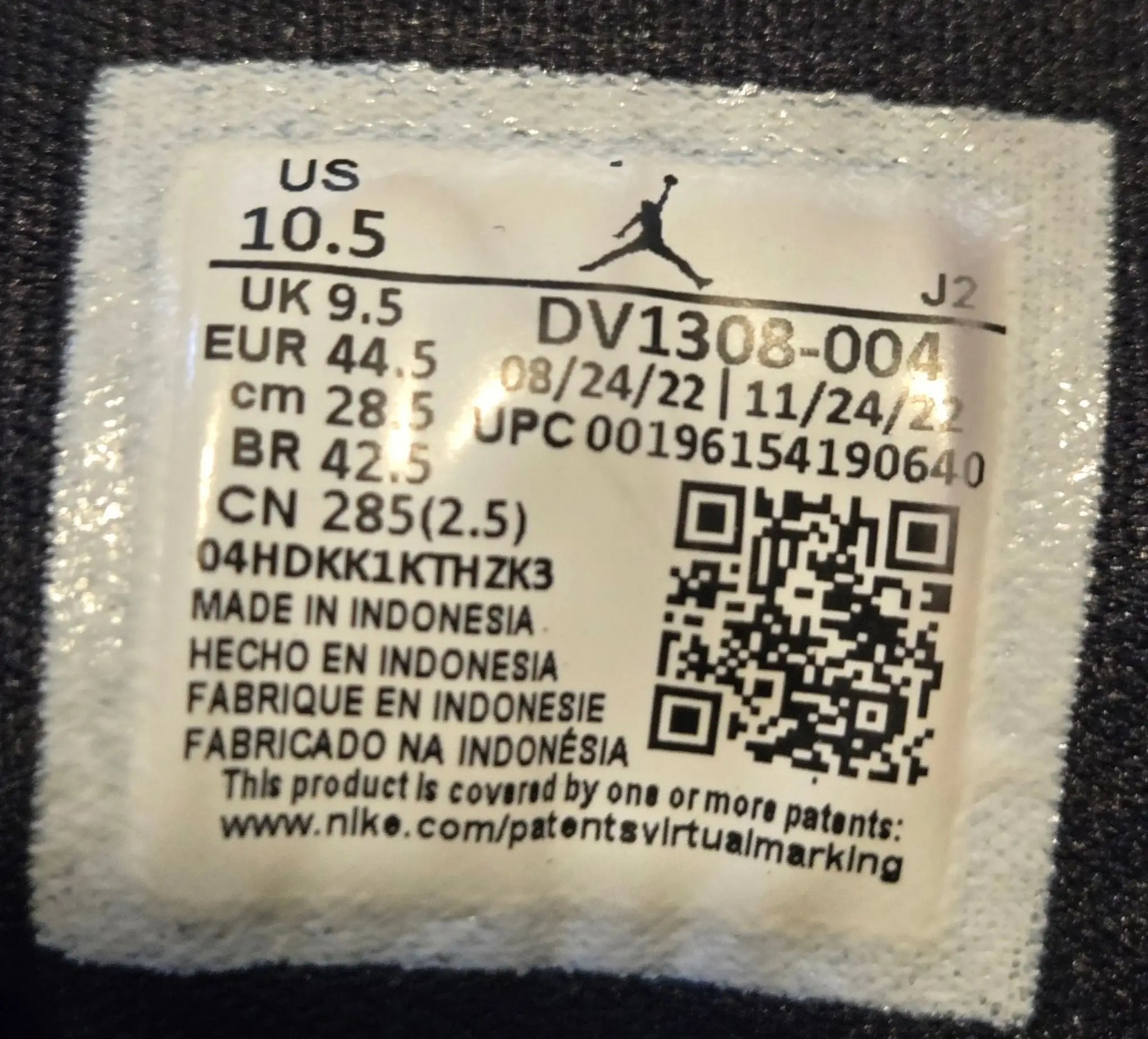 Shoe size tag with product details and QR code for Jordan Shoes Mens Black Patent High Top Air Jordan 1
