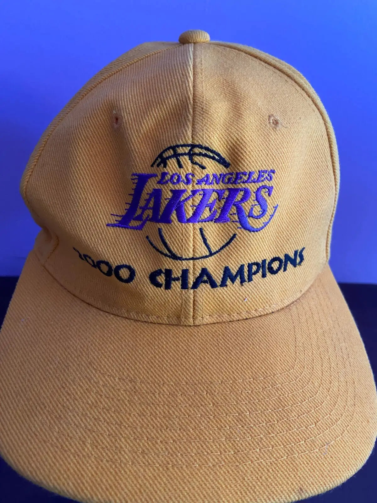 Yellow Los Angeles Lakers 2000 Champions basketball championship NBA hat adjustable