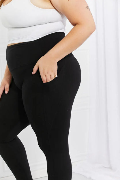Plus-size model wearing black reflective dot active leggings with side pocket from Leggings Depot