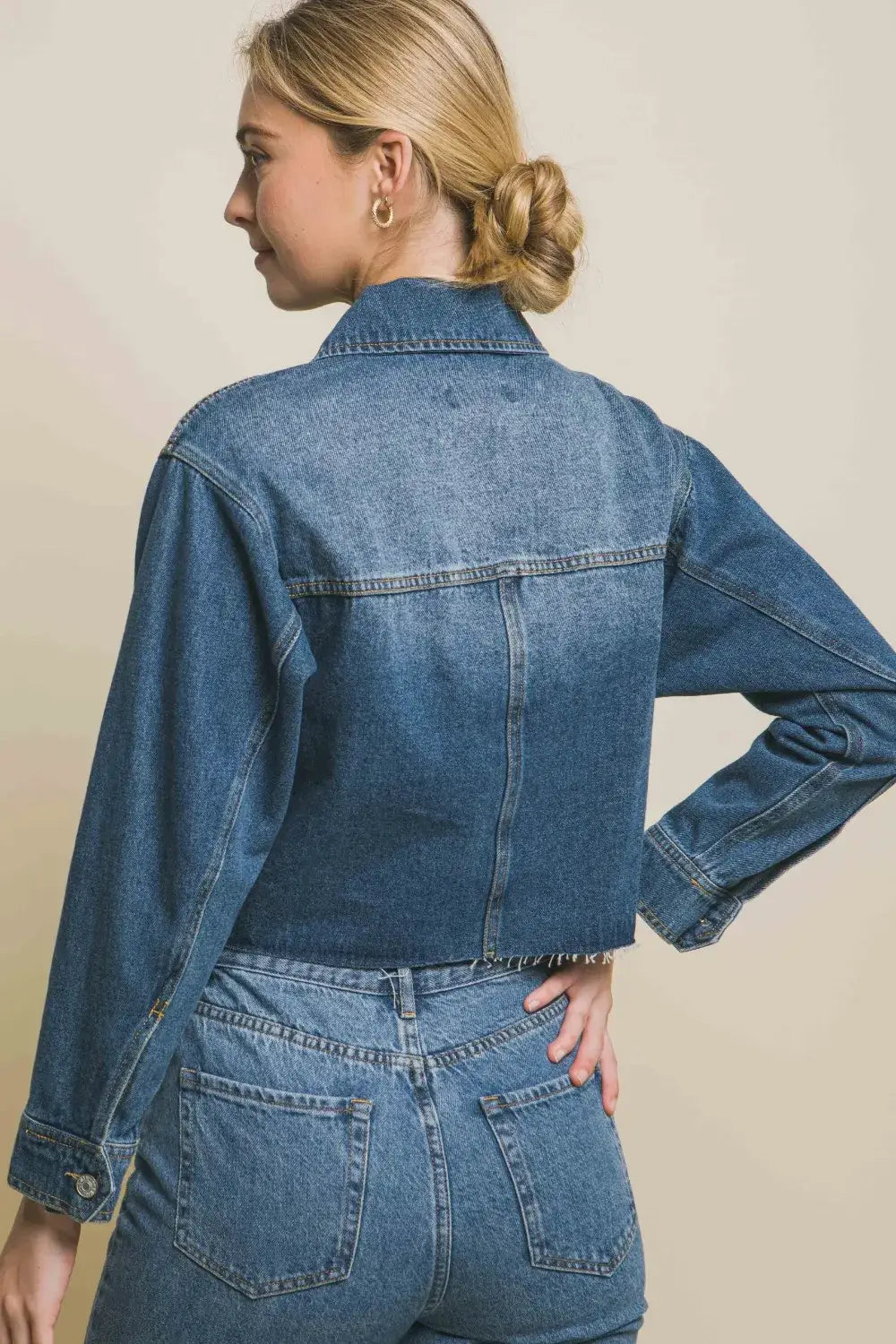 Denim jacket with raw hem, button-up front, rolled sleeves, medium blue color