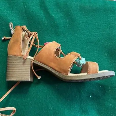 Light rust lace zipper sandals block heel with light blue pom-pom detail for Women