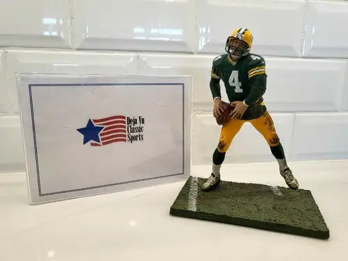 Football player figurine of Brett Favre in green bay packers NFL series 4 green jersey