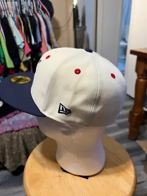 White and navy blue Pittsburgh Pirates fitted hat with red eyelets for men